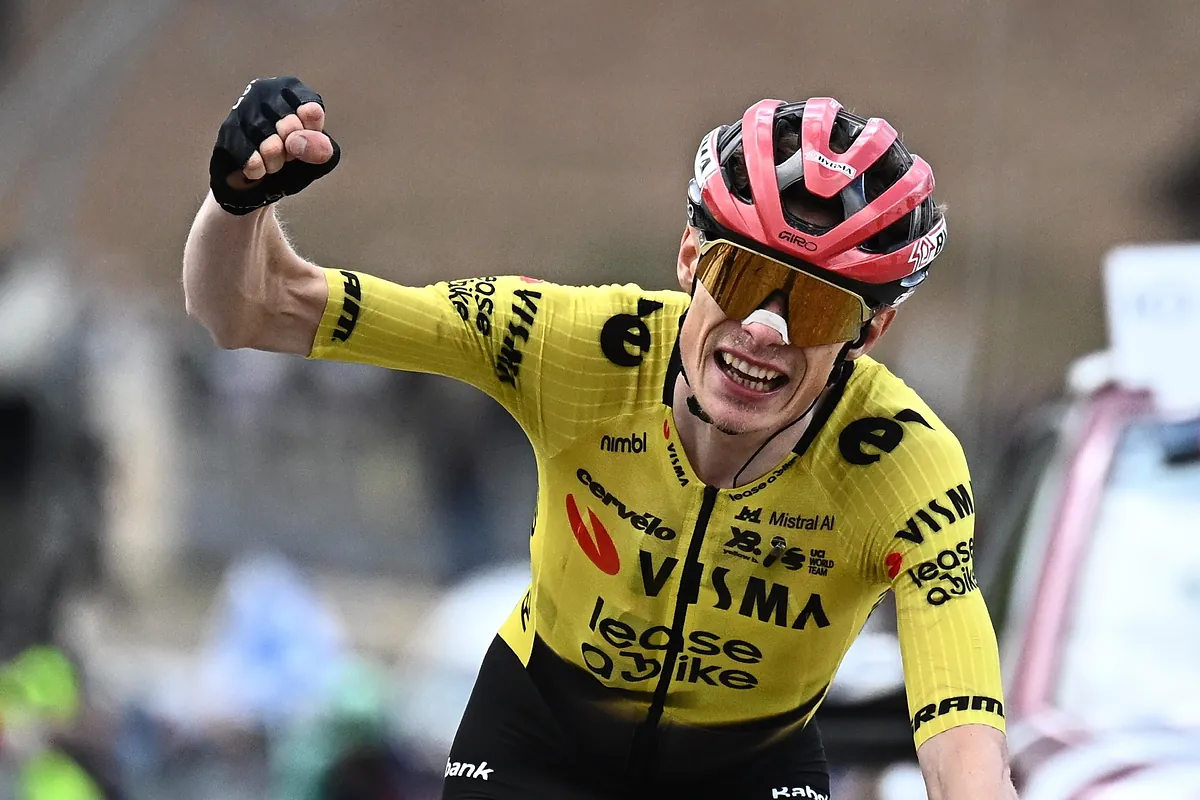 Vingegaard asesta el primer golpe al Giro en el Blockhaus, aunque le aparece un rival