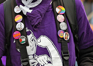 "S�, hemos tocado el manifiesto": la izquierda redirige el 8-M hacia el 'No a la guerra' de S�nchez