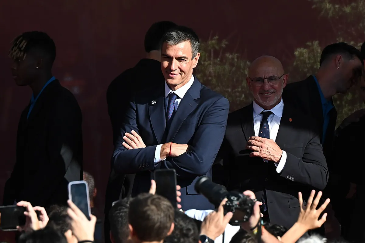 Sánchez recibe a la Roja en la Moncloa