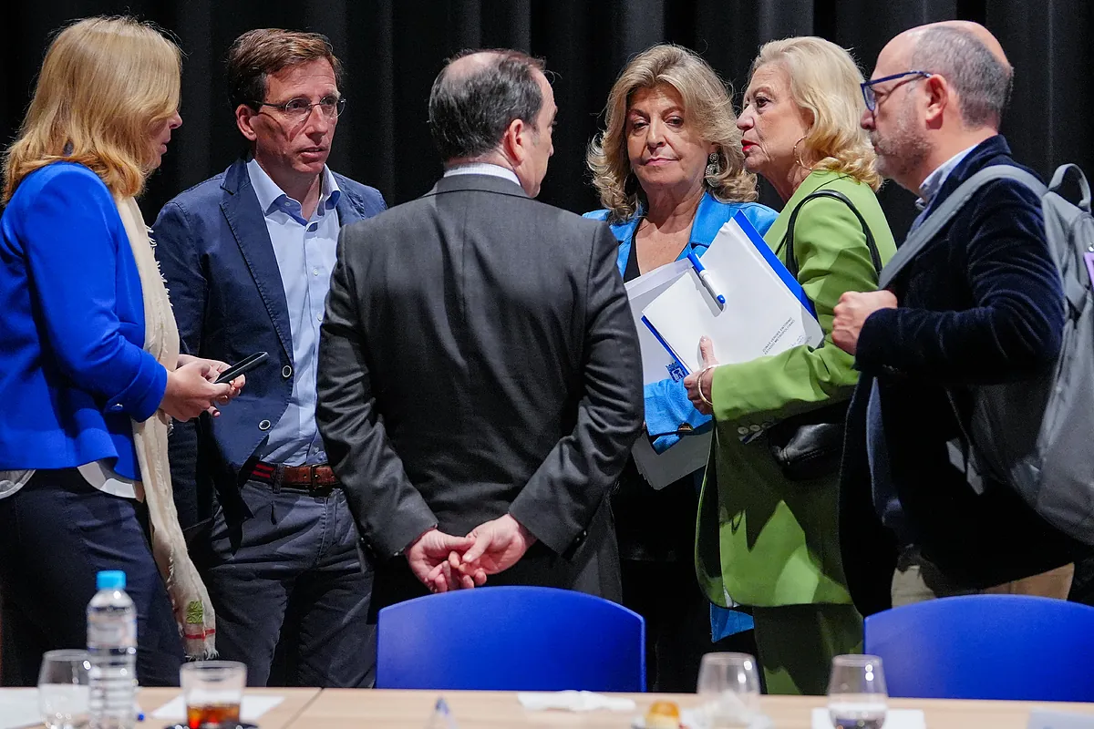 La 'Operación coles' de Almeida con aroma electoral: 18 millones para rehabilitar varios centros tras una inyección sorpresa de 63