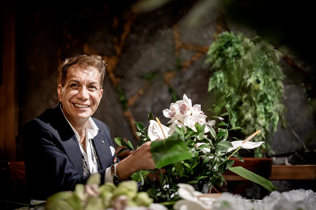 Emilio Carcur, el rey de la cocina thai que más famosos ha atendido en sus mesas: de Madonna a Almodóvar y su 'troupe'