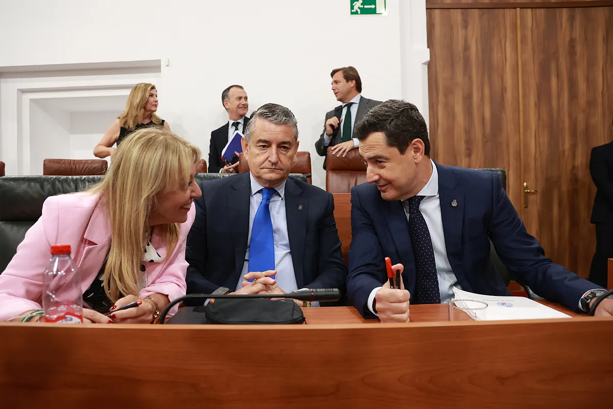 Moreno asume que no podrá gobernar en solitario y deja la puerta abierta a la 'prioridad nacional' de Vox