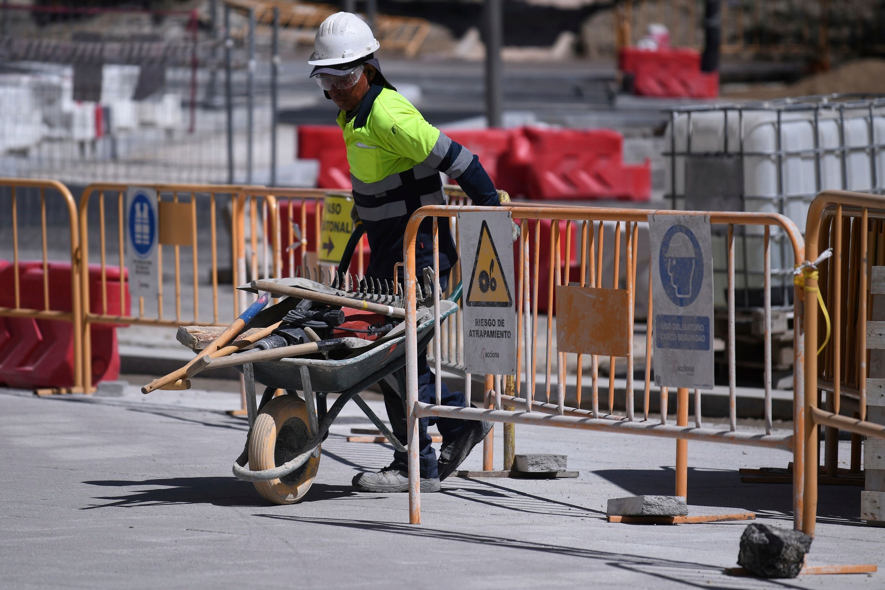Spain experiences record summer heatwaves threatening economic output