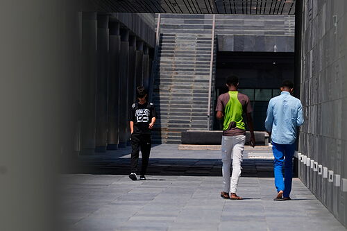 Pozuelo acusa al Gobierno de "incumplir" la ley con el centro de inmigrantes y alerta de "riesgo de hacinamiento": "Es irresponsable y temerario"