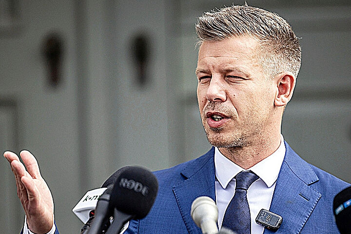 Péter Magyar fuerza un choque institucional en Hungría cuando sigue gobernando Orban