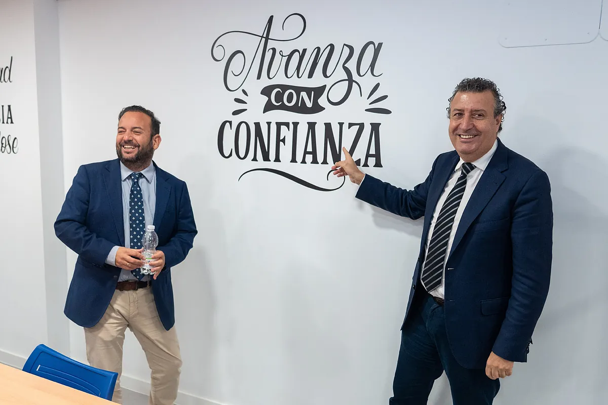 Vuelve a la Alcaldía de La Algaba el socialista Diego Manuel Agüera, después de que el juez archivara la denuncia por acoso sexual a un menor