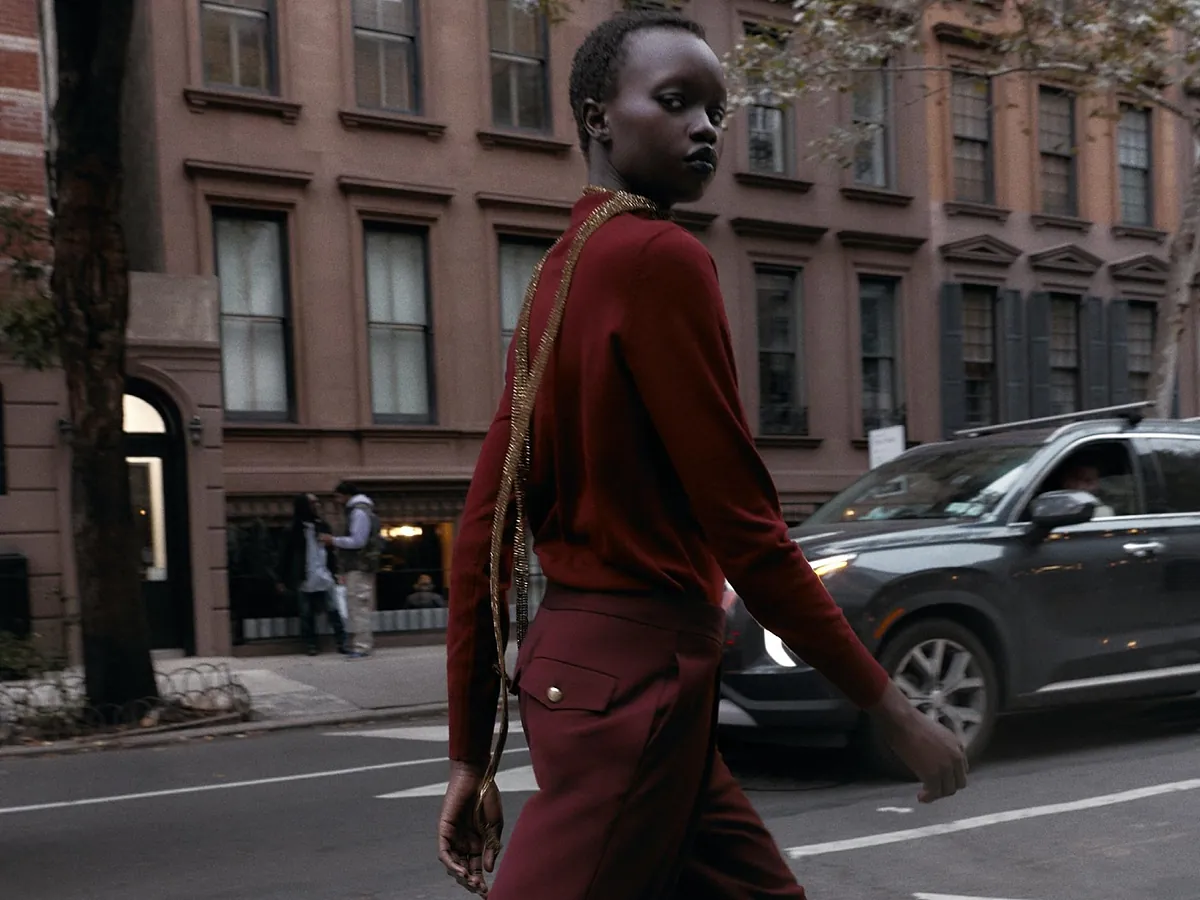 Los 9 pantalones de Zara que son la mejor compra de 2026: elegantes, sientan bien a cualquier edad y combinan con botas