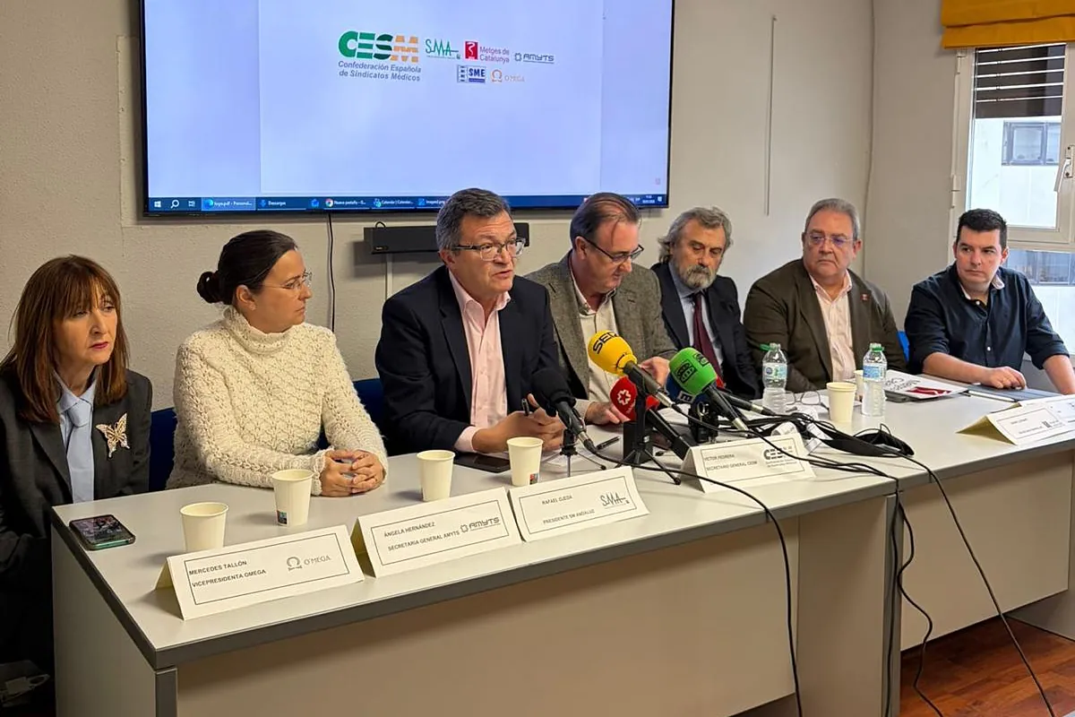 Los principales sindicatos médicos se unen en el Comité de Huelga contra el Estatuto Marco y trabajarán en las fechas para una huelga indefinida