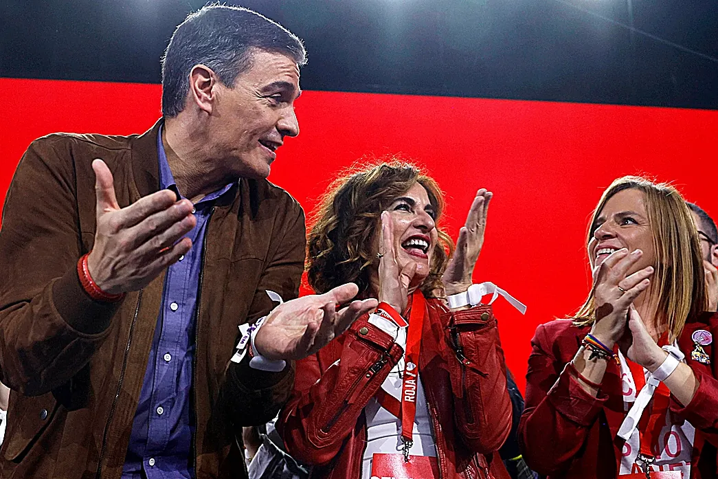 Ferraz no logra frenar la rebelión de las mujeres del PSOE por el 'caso ...