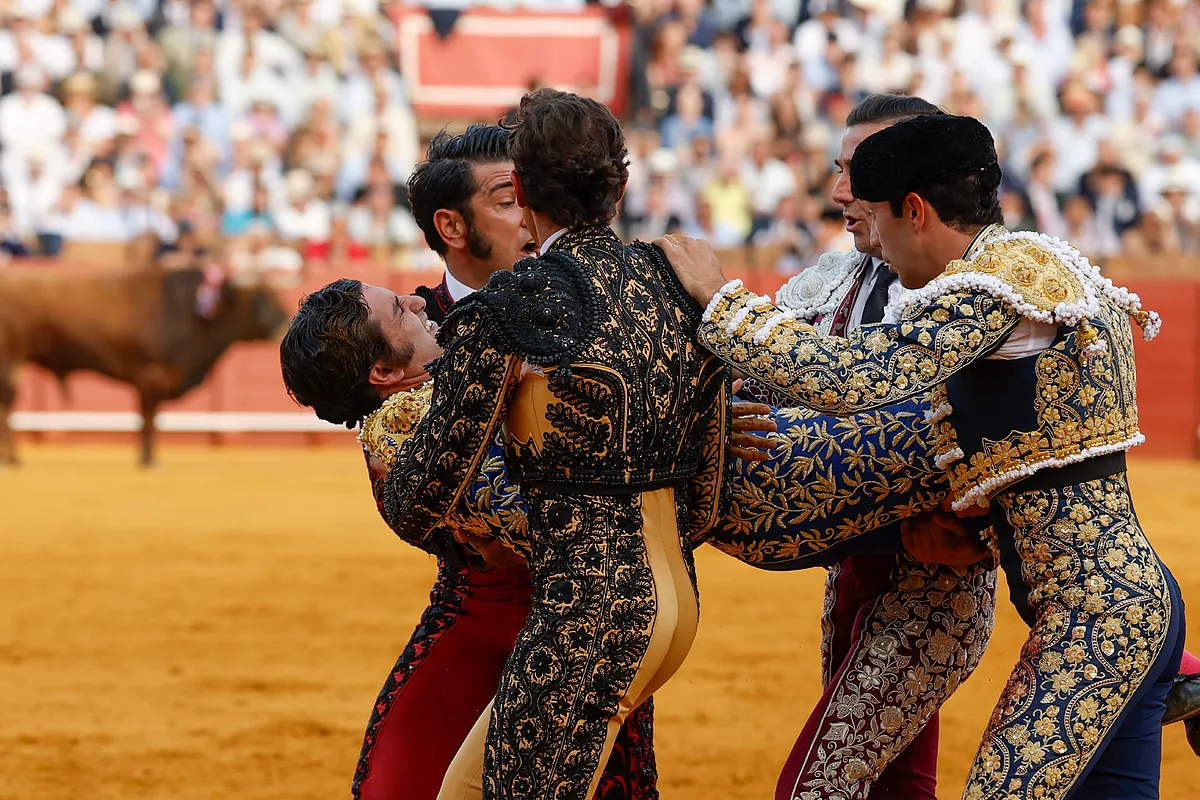 Morante pasa la noche en la UCI tras su muy grave cornada en Sevilla: "Hubo que hacer una reconstrucción de esfínteres"