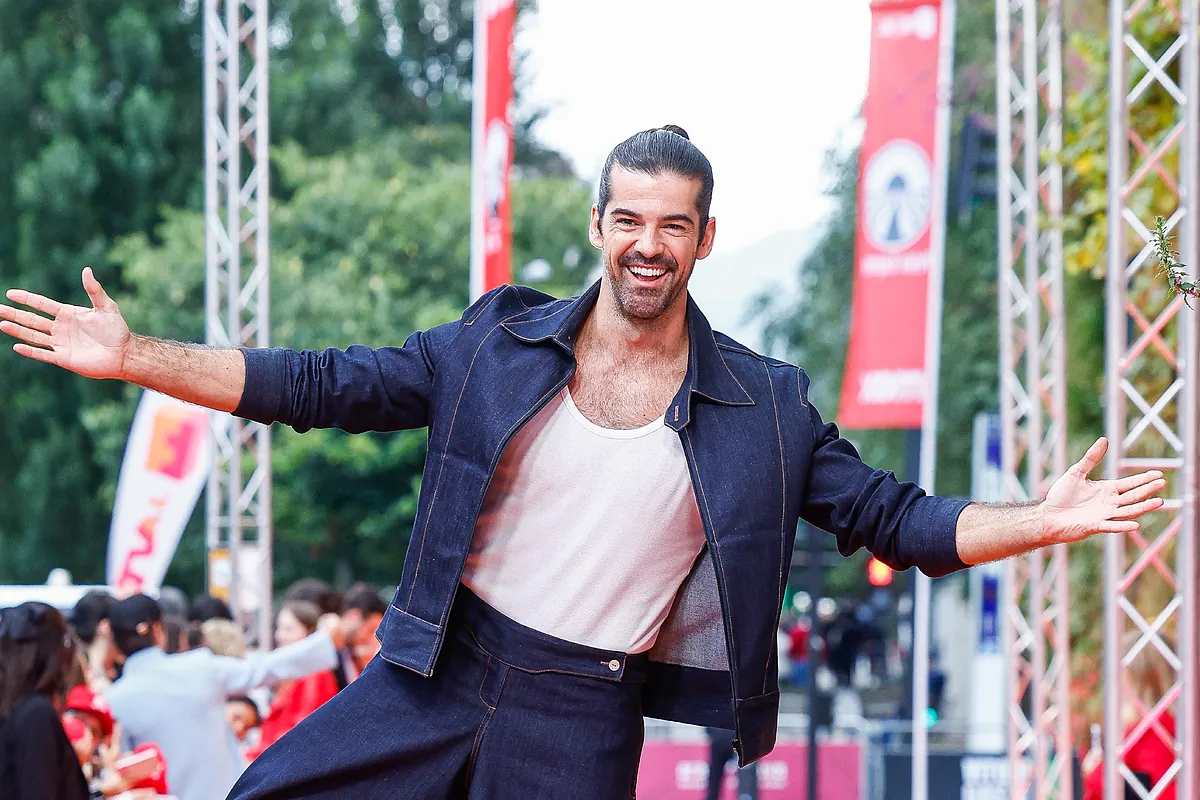 El detective de LOC: Miguel Ángel Muñoz lo da todo en el concierto de Laura Pausini