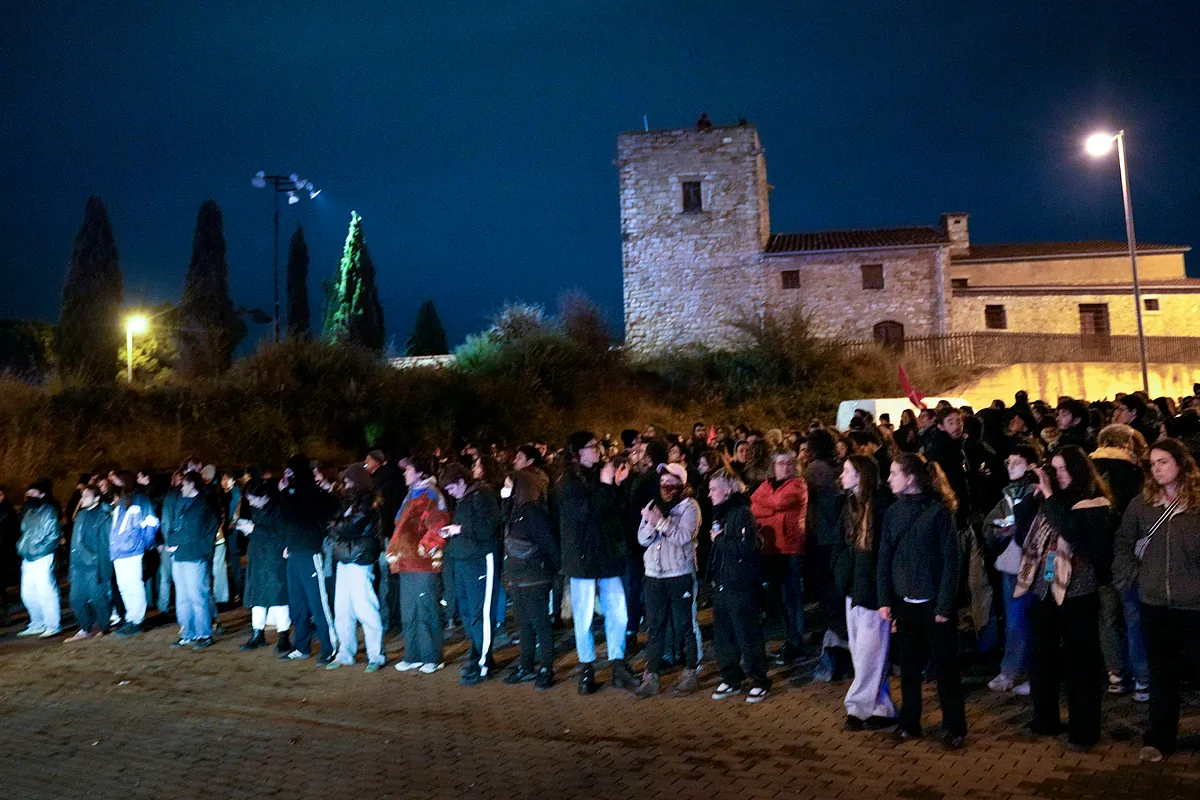Crispación en aumento en Badalona: varios inmigrantes del B9 okupan un albergue cerrado y el desalojo enfrenta a los vecinos
