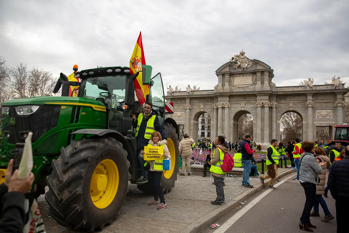 Una gran tractorada colapsará Madrid este miércoles para protestar por la PAC y Mercosur: 500 vehículos llegarán en cinco columnas dejando cortes de tráfico en varios puntos