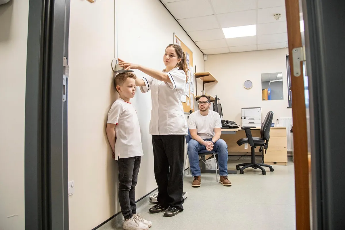 Cuando la baja estatura esconde un causa genética: "En los últimos años hemos conocido muchos genes que regulan el crecimiento"