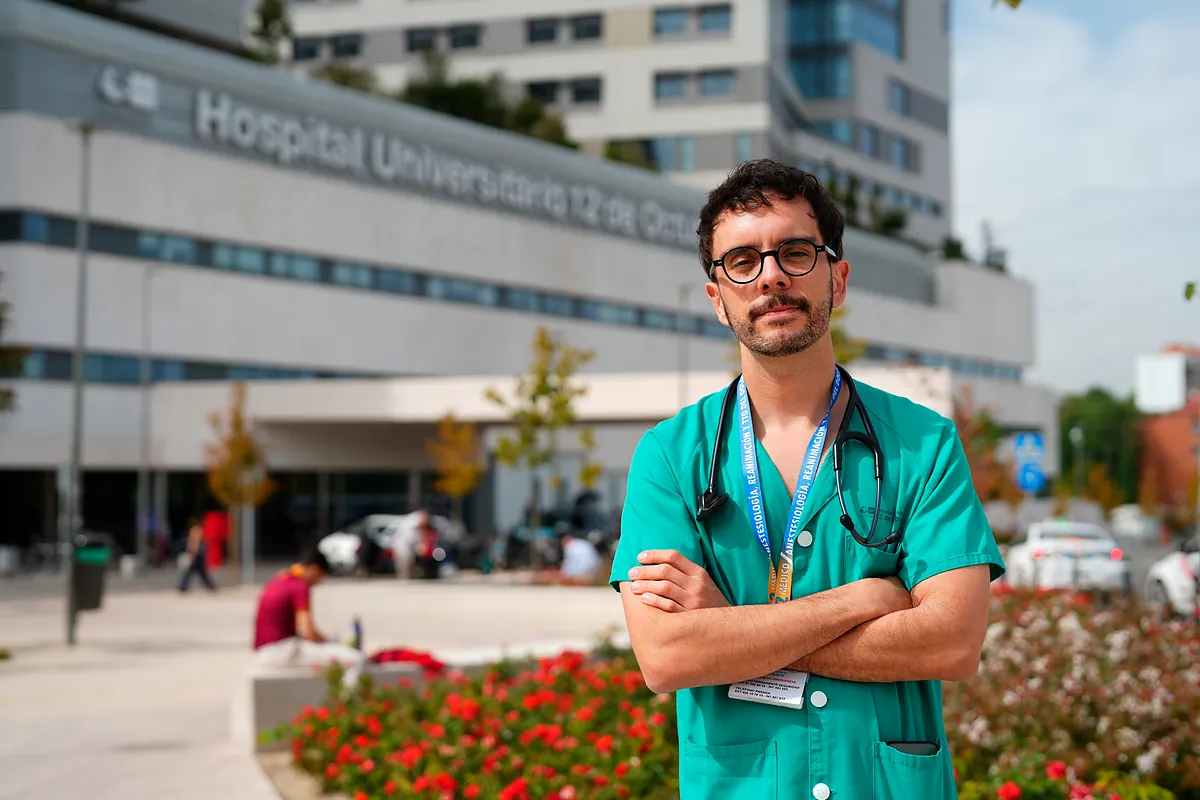 La protesta silenciosa de los médicos madrileños contra las horas extra dispara los pacientes en espera de cirugía