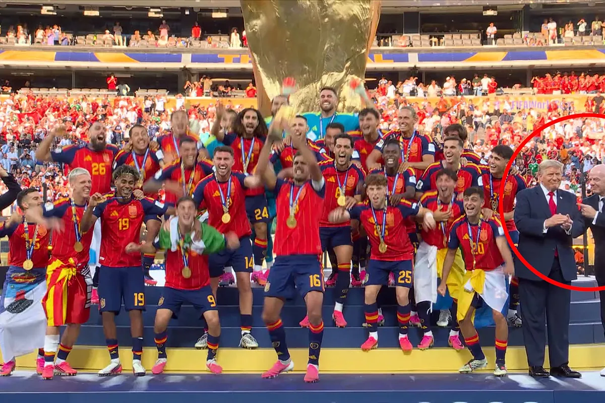 Trump se cuela en la foto de la victoria de España e Infantino le pide que salga