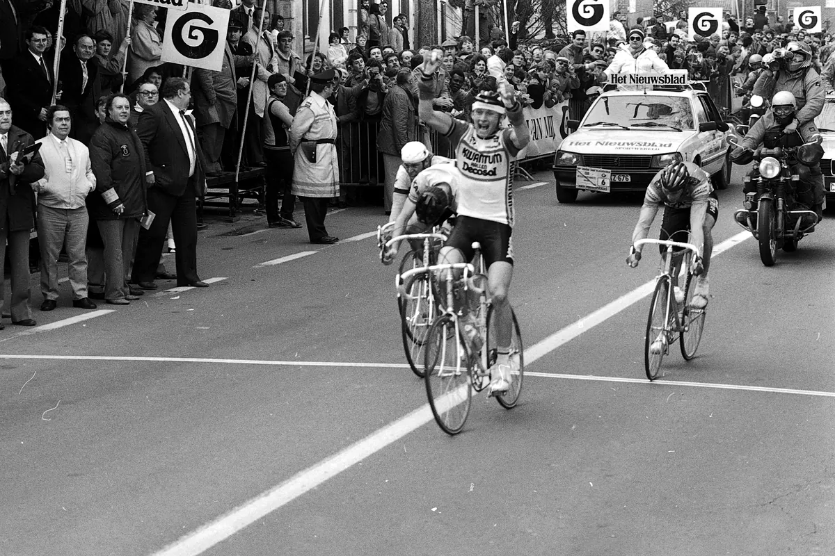El último reto emocional de Van der Poel: ganar el Tour de Flandes justo 40 años después de la íncreíble hazaña de su padre