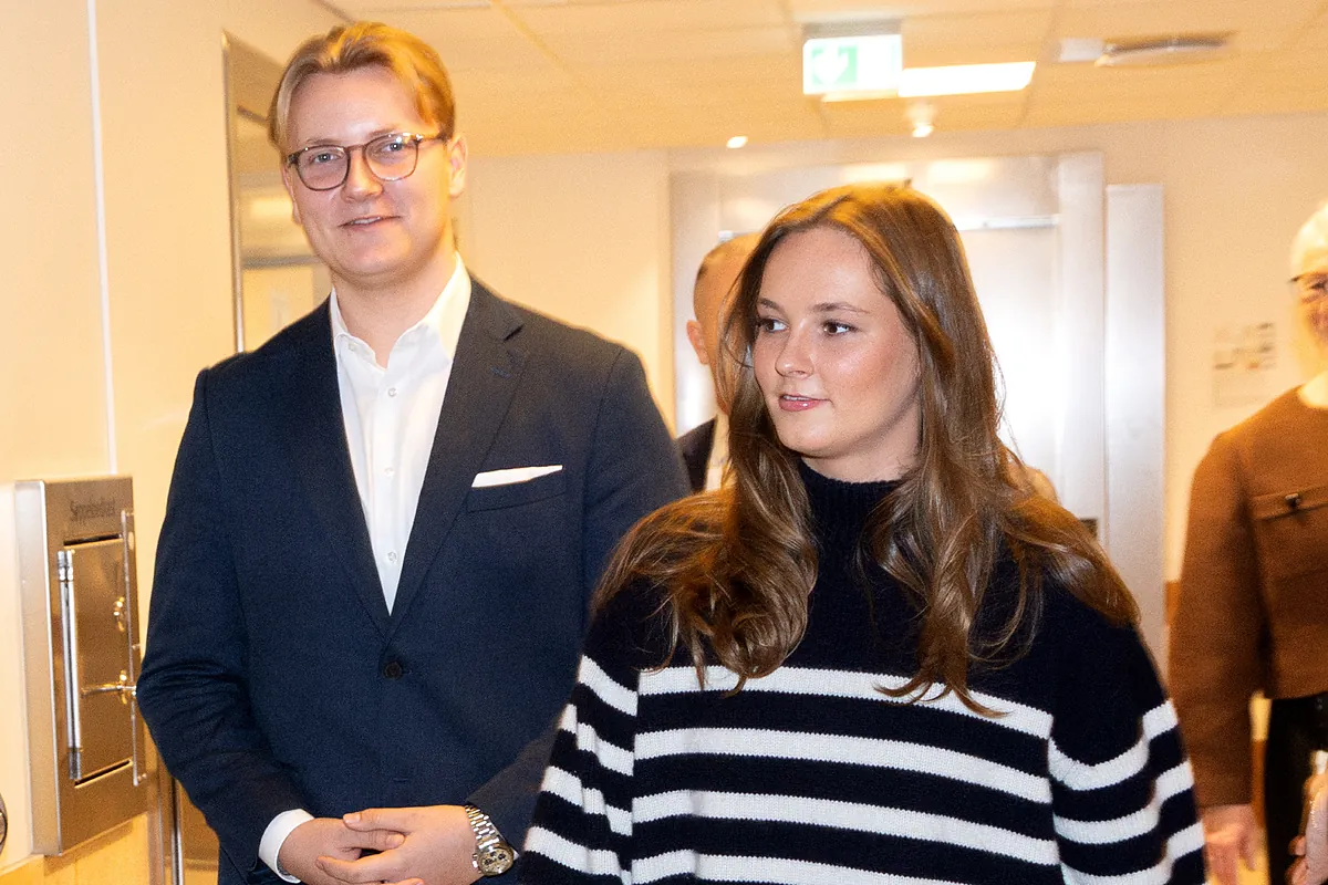 Ingrid Alexandra y Sverre Magnus viajan a Nueva York para apoyar a su selección mientras Mette-Marit se recupera y Marius Borg afronta su condena