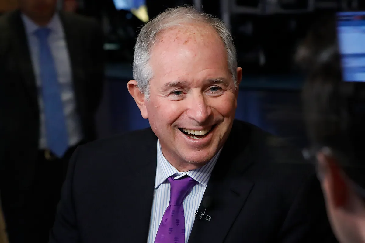 El milmillonario magnate Stephen Schwarzman aumenta su patrimonio con la compra de uno de los yates más caros del mundo: ha pagado 400 millones