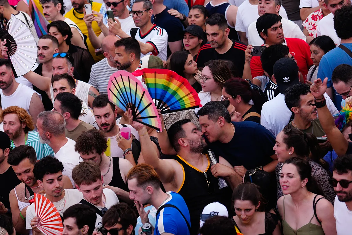 Sudor, color y proclamas en el desfile del Orgullo 2026 de Madrid: "Aquí se celebra ser lo que tú quieras, como Barbie"
