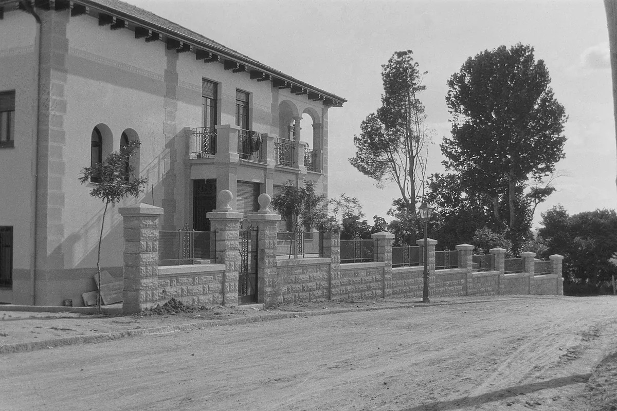 Una fotografía inédita desvela cómo era Velintonia, la casa de Vicente Aleixandre, antes de ser bombardeada en la Guerra Civil
