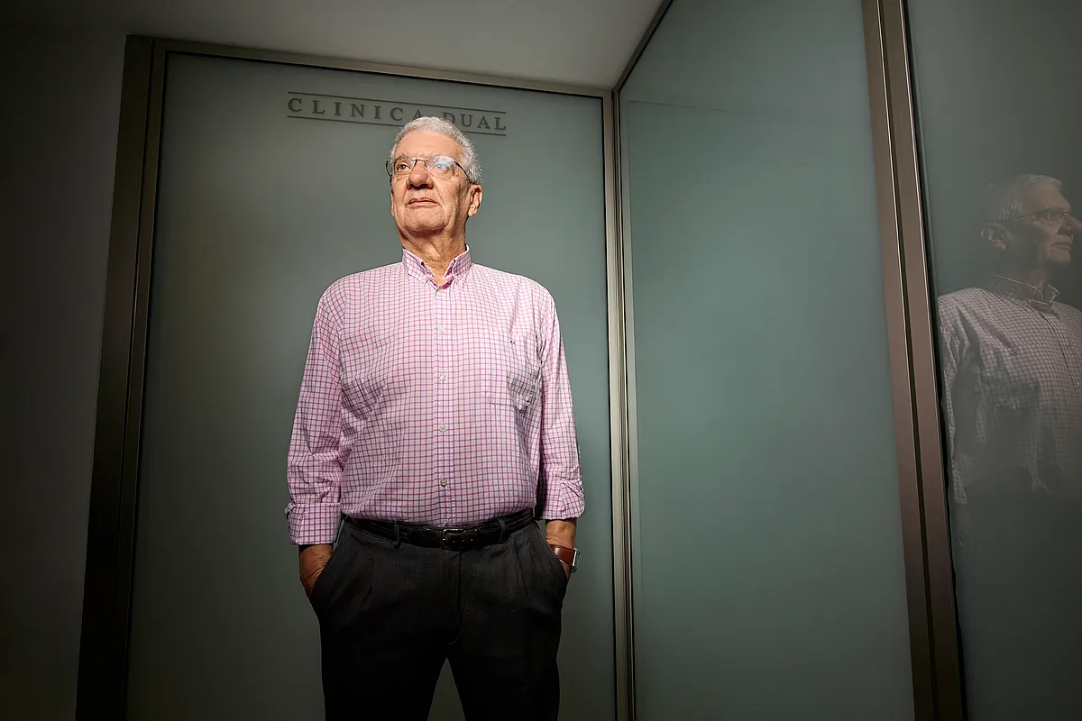 Ricardo González, cirujano plástico: "Retirarse los implantes no significa arrepentirse, significa que tu cuerpo ha cambiado"
