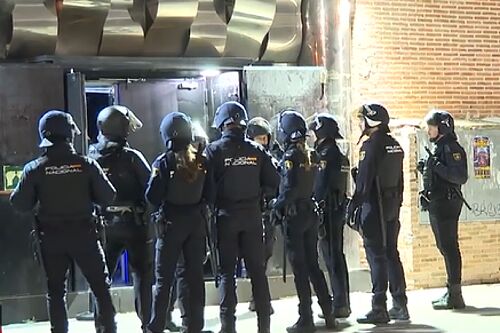 Nueva redada policial en seis locales de ocio de La Cubierta de Legan�s: 32 detenidos por la Ley de Extranjer�a y 828 identificados