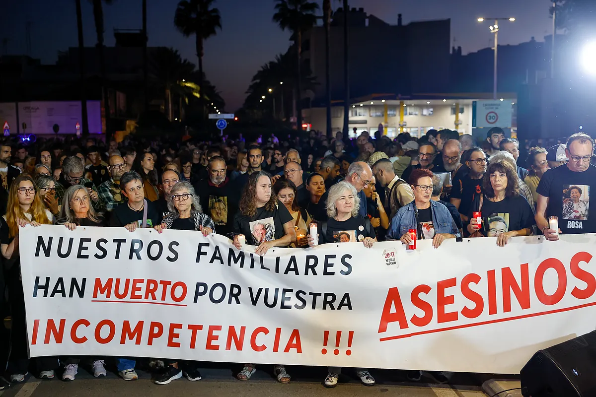 Marchas silenciosas que mantienen el recuerdo vivo de la dana:  Continúa el dolor 