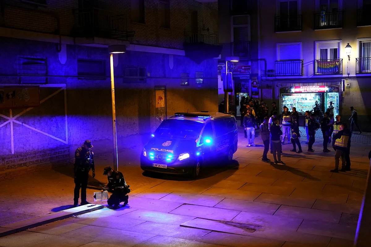 Detenidos cinco neonazis de Núcleo Nacional y otros 18 identificados tras irrumpir en Lavapiés armados con navajas y aerosoles