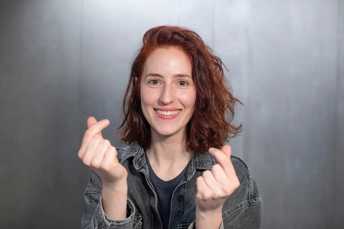 Linguriosa, divulgadora de lingüística: "La RAE se atribuye más autoridad de la que debería"