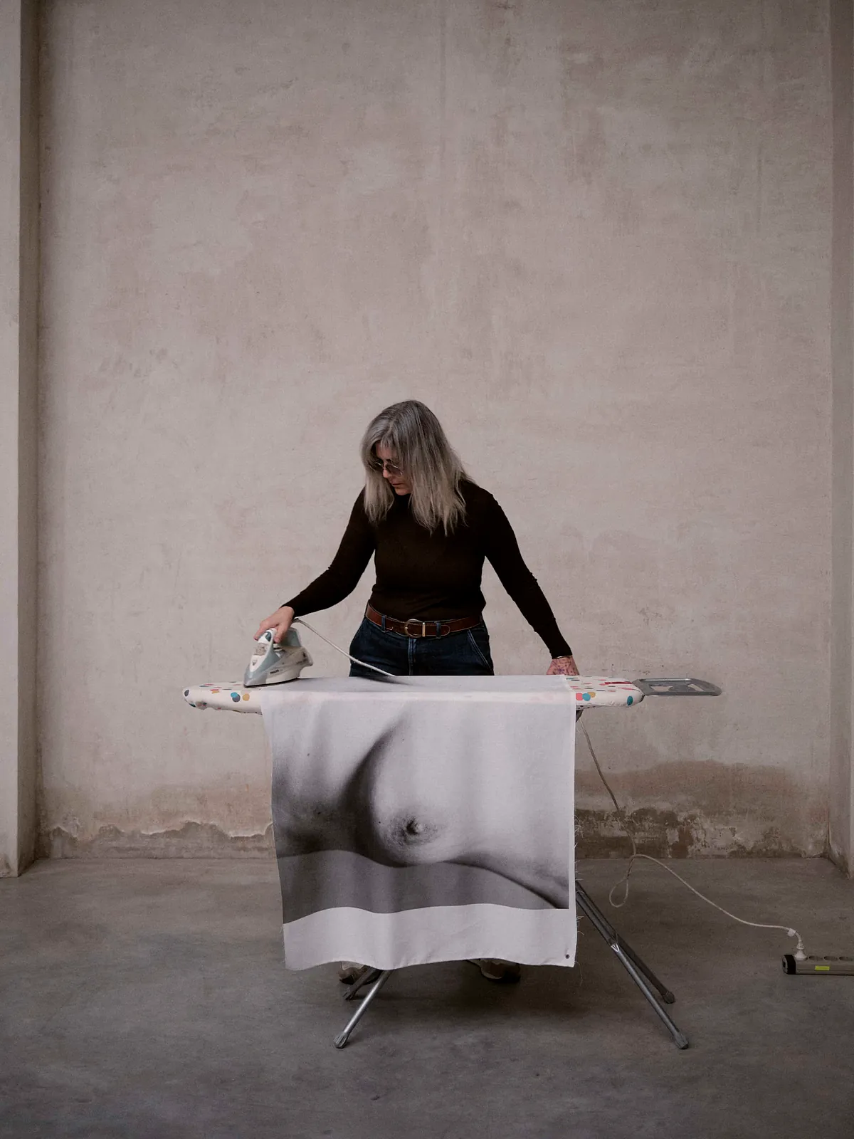 Las tetas por bandera: la artista Ximena Garrigues llena un edificio de Lavapiés de pechos femeninos con causa