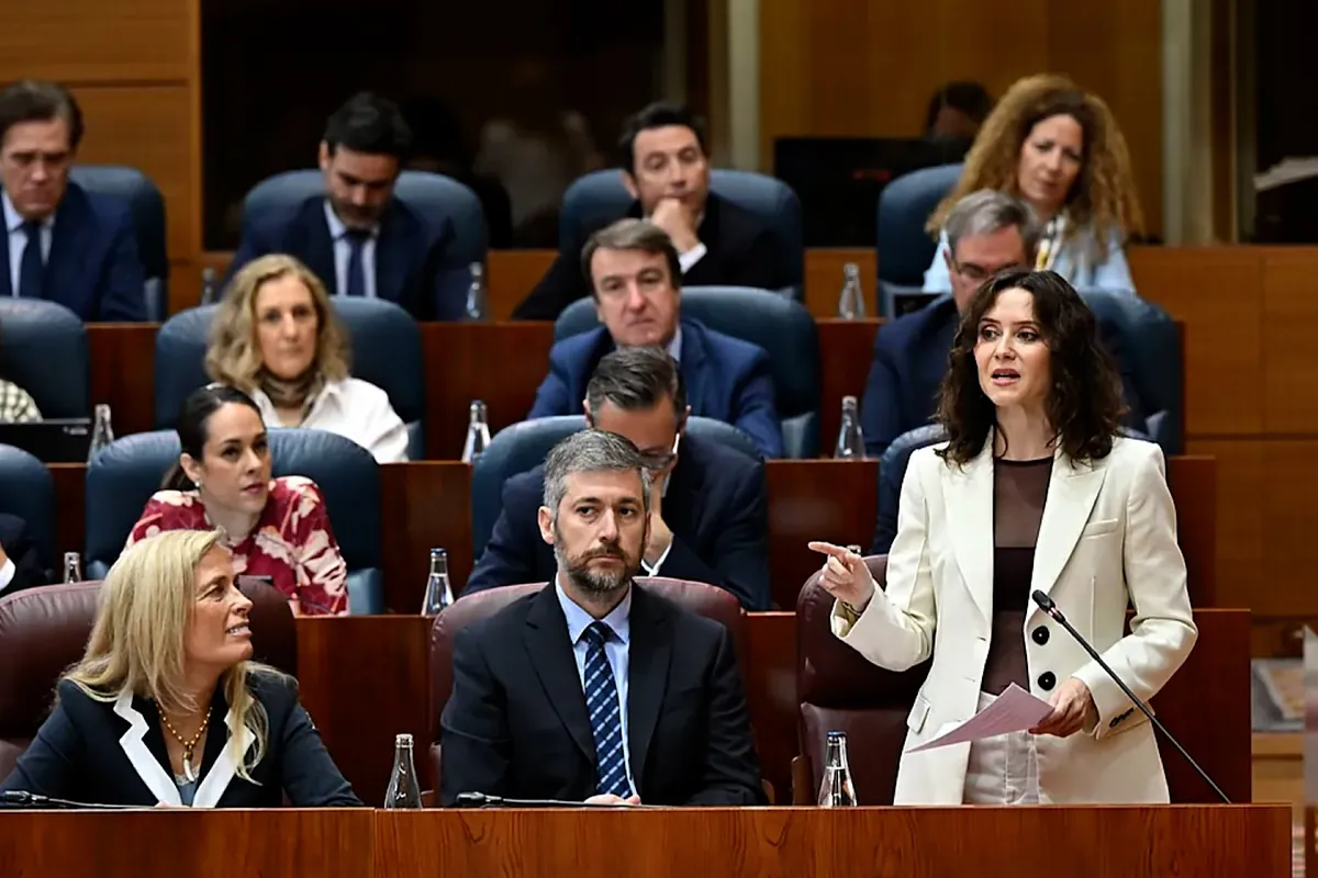 Ayuso dice que "la trama" de Zapatero intentó entrar en las obras de la Línea 11 de Metro y "les paró los pies"