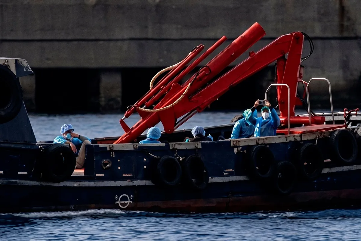 Comienza el desembarco de los pasajeros del MV Hondius
