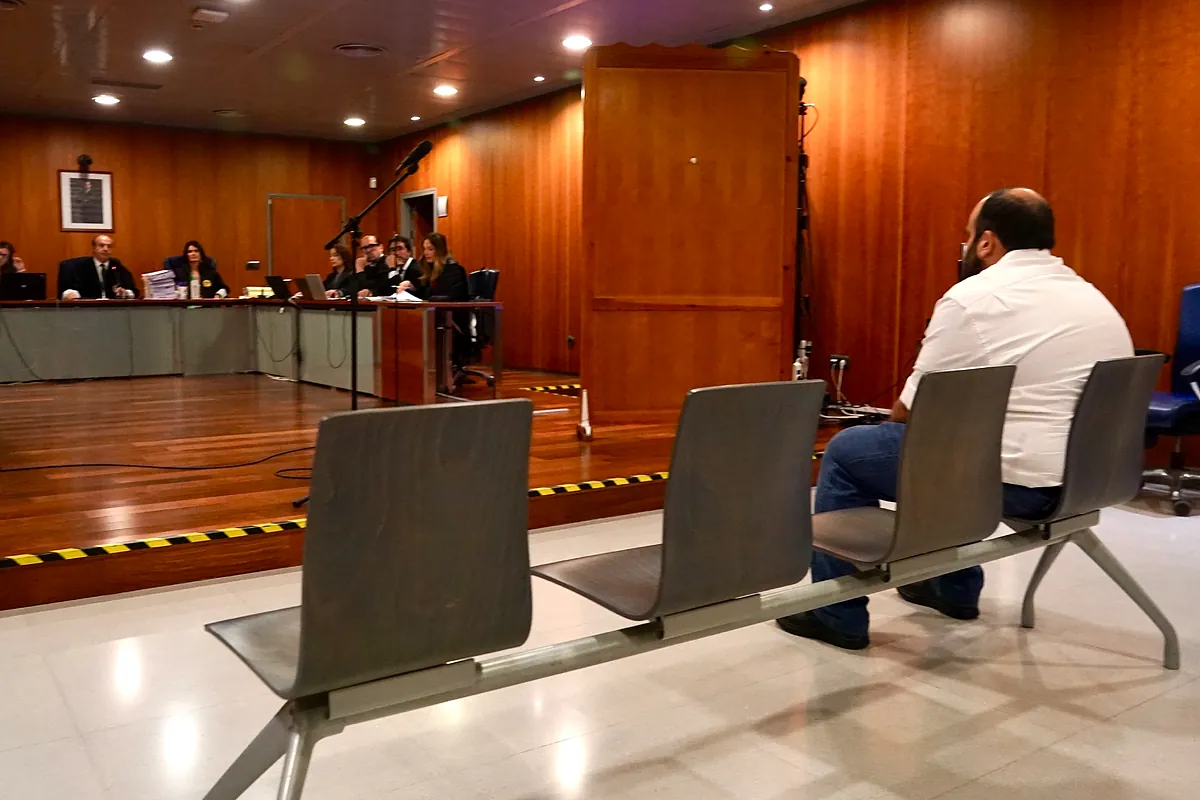 El compañero del sacerdote acusado de drogar y abusar de cuatro mujeres insiste en que no conoció las violaciones: "Las fotos que yo vi eran de una fiesta"