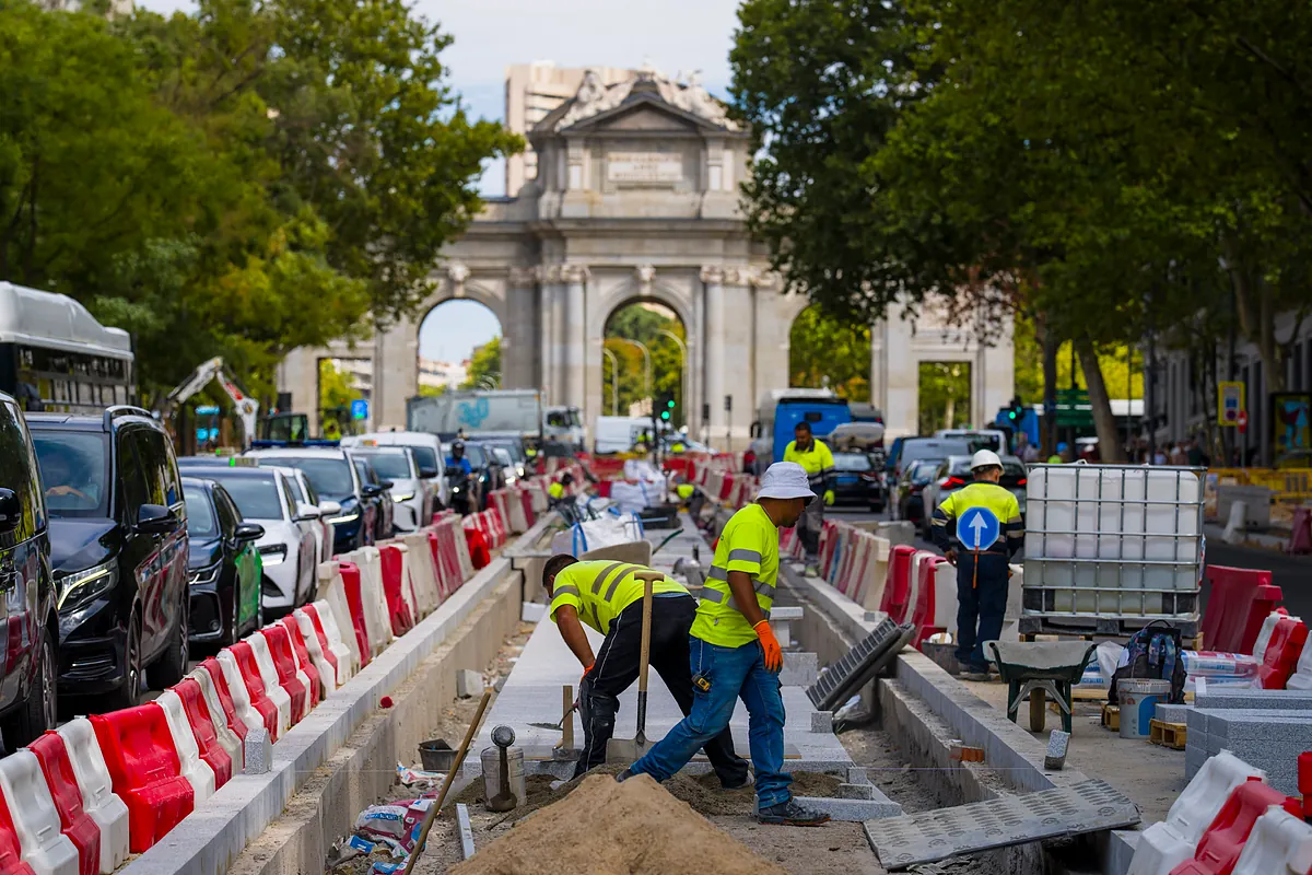 Adiós a los atascos sorpresa de agosto junto al puente de Vallecas o la calle Alcalá: fin a los cortes y otras medidas que relajarán el tráfico en Madrid desde el lunes