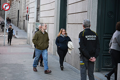 Albares recibe a cuatro espa�oles liberados por Venezuela