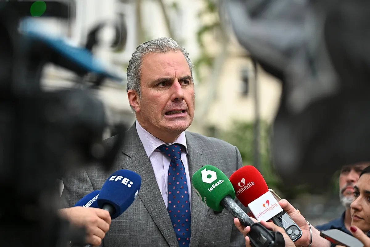 Ortega Smith, tras los mensajes de whatasapp desvelados por EL MUNDO: "Demuestra que cuatro parten el bacalao y el resto sólo dicen amén; y si no, te expulsan"