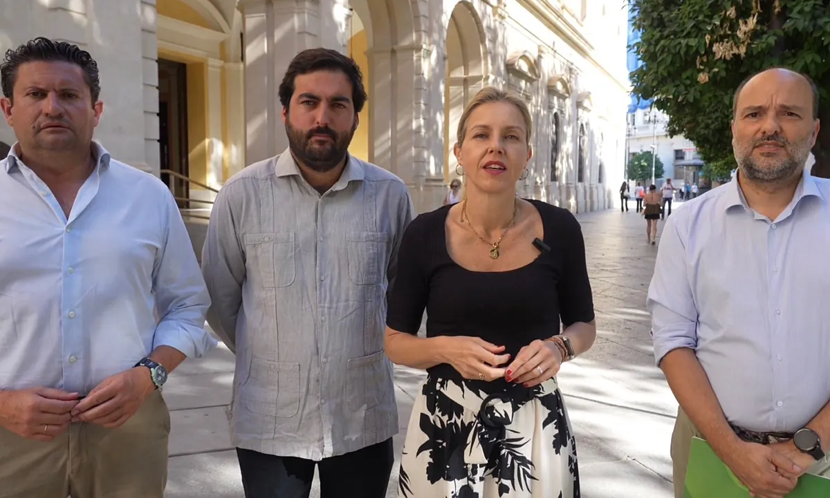 PP y Vox superan sus diferencias en el Ayuntamiento de Sevilla y allanan el camino al pacto andaluz: "La ciudad tiene un gobierno estable"