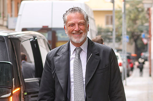 El detective de LOC: las compras de El�as Sacal en el supermercado con una bella morena