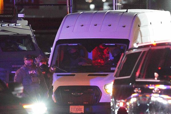 La furgoneta que transporta al líder venezolano Nicolás Maduro llega a Manhattan