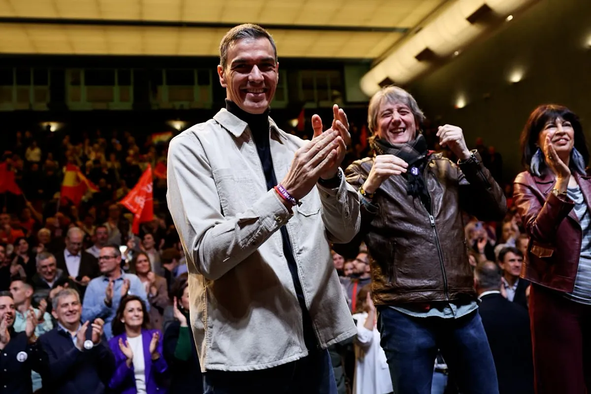 Sánchez vuelve a proclamar el 'no a la guerra' y llama "hipócritas" a Feijóo y Abascal por apoyarla