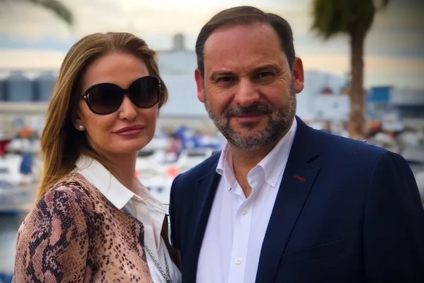Carolina Perles, ex mujer de José Luis Ábalos durante casi 20 años, cuenta  todo lo que vivió junto al ex ministro, en el estreno de El precio de... |  Televisión