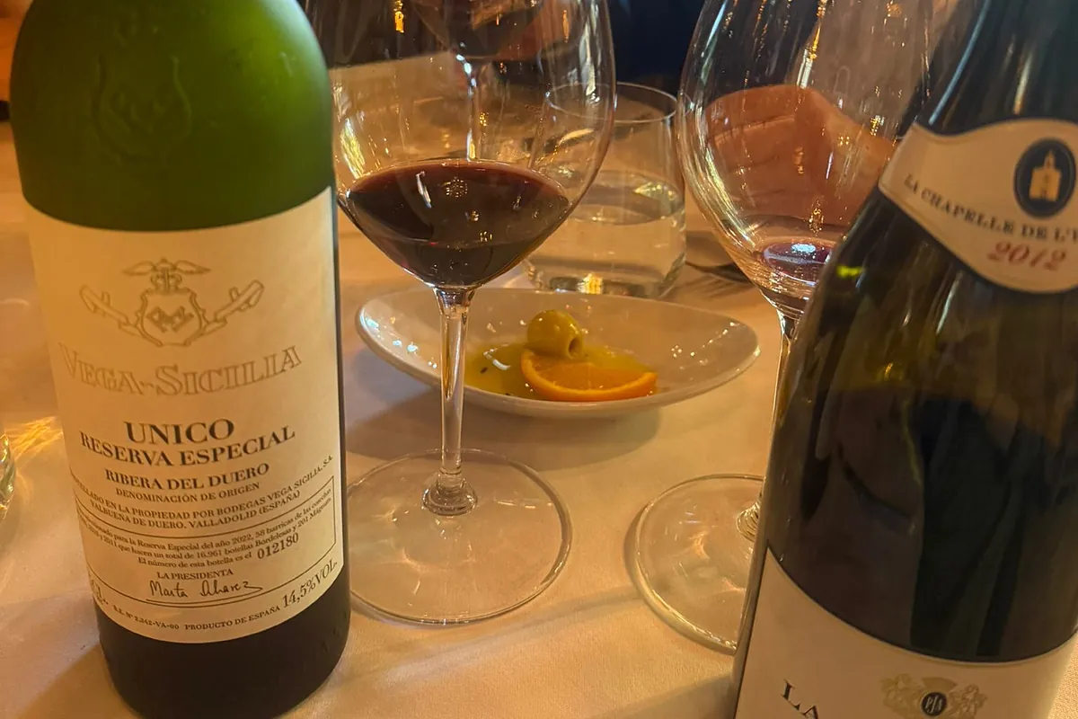 Las buenuras de Ayantar a 80 euros: las colmenillas rellenas de foie, la ensalada de cangrejo de río... (con ese Vega Sicilia Único que llevó el doctor Farré)