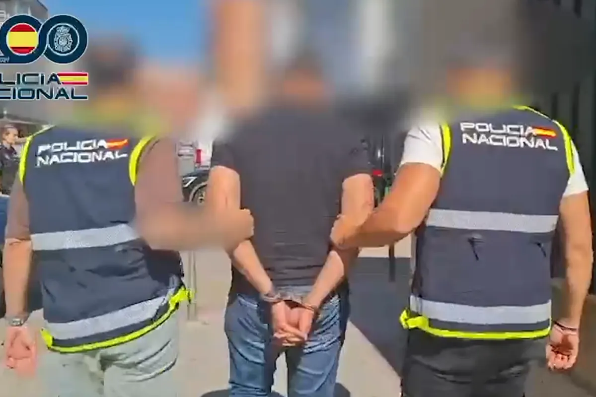 Cuatro detenidos por captar en iglesias a inmigrantes ilegales para explotarlos como repartidores a domicilio: "Cobraban 70 céntimos por paquete"