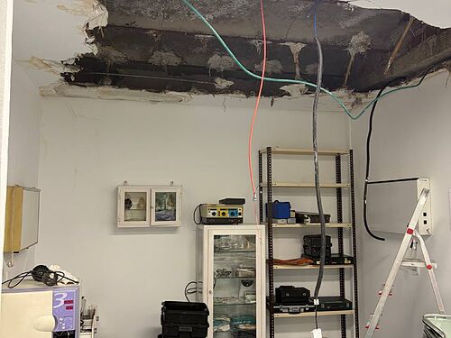 M�s Madrid denuncia la ca�da de un falso techo en un centro de Madrid Salud en el vallecano Barrio de San Diego