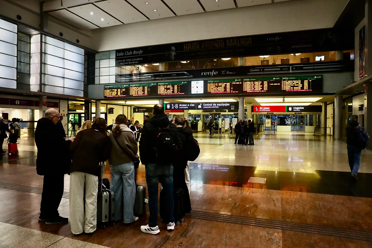 Adif vuelve a retrasar la reapertura de la línea cortada del AVE a Málaga y no estará en funcionamiento en las vacaciones de Semana Santa