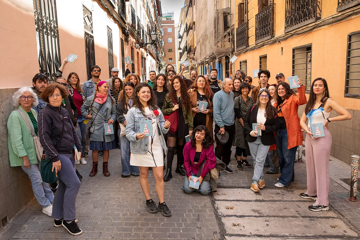 El estruendo de 95 poetas por un techo para todos: "Pasé una noche de pesadilla al pedir la prórroga del alquiler a mis caseros"