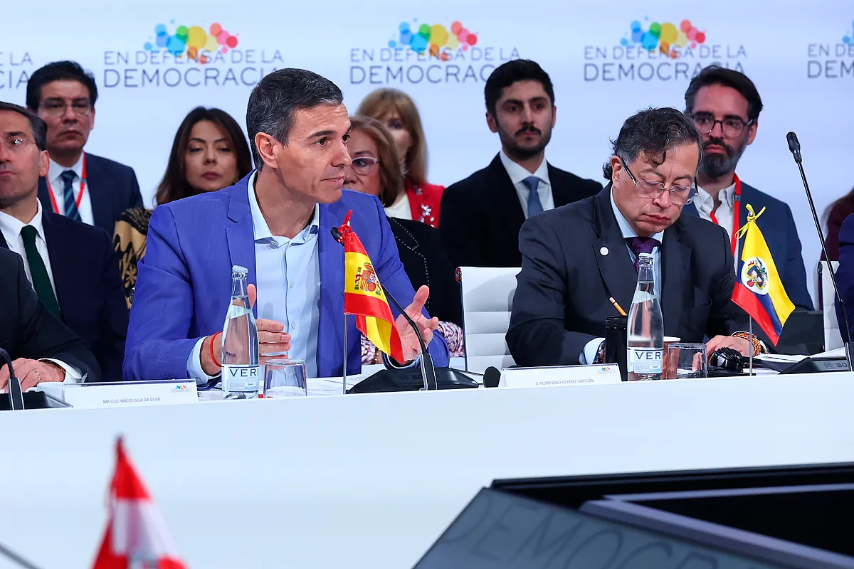 El icono Sánchez espera a Juanma Moreno Bonilla