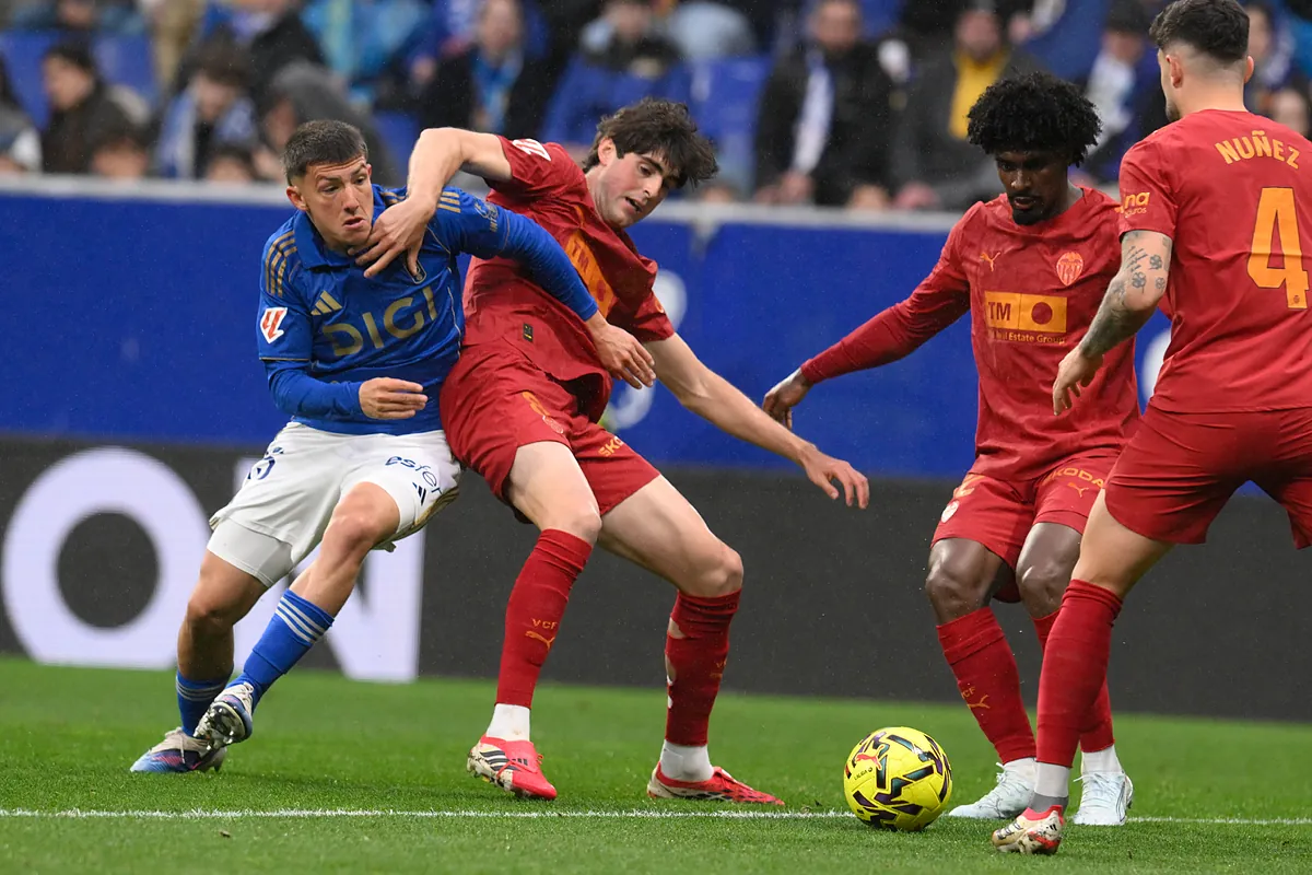 El Valencia hace crack ante un colista Oviedo que gana vida