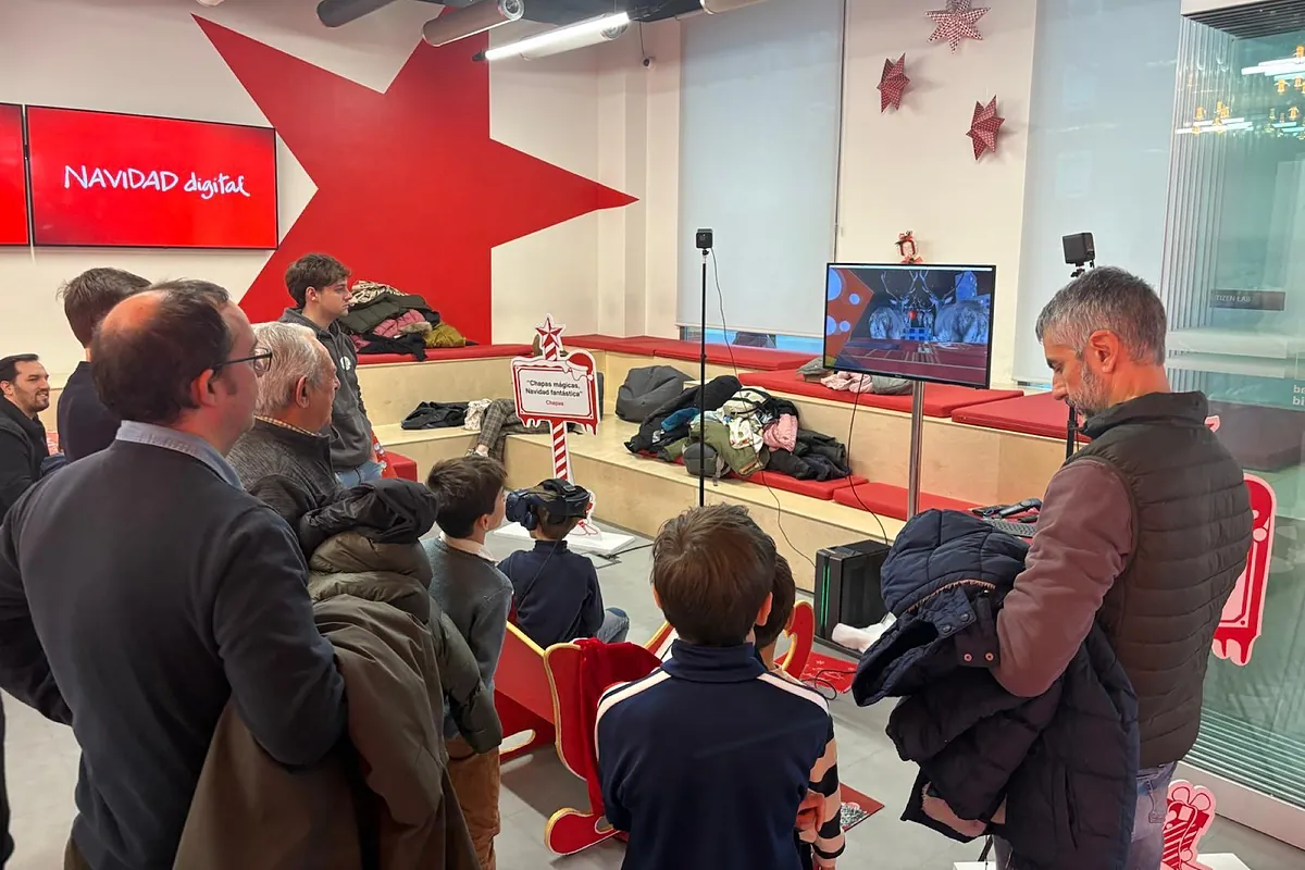 La Navidad más digital en Arganzuela con simuladores de esquí y realidad virtual: "Sirve para unir a los niños y genera un ambiente especial"